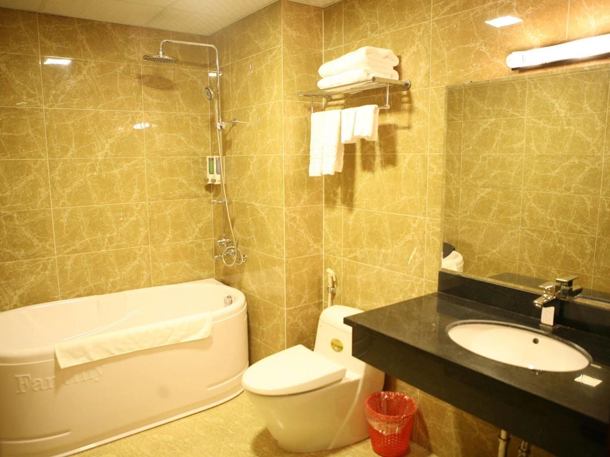 Bounty Hotel Hanoi Bagian luar foto